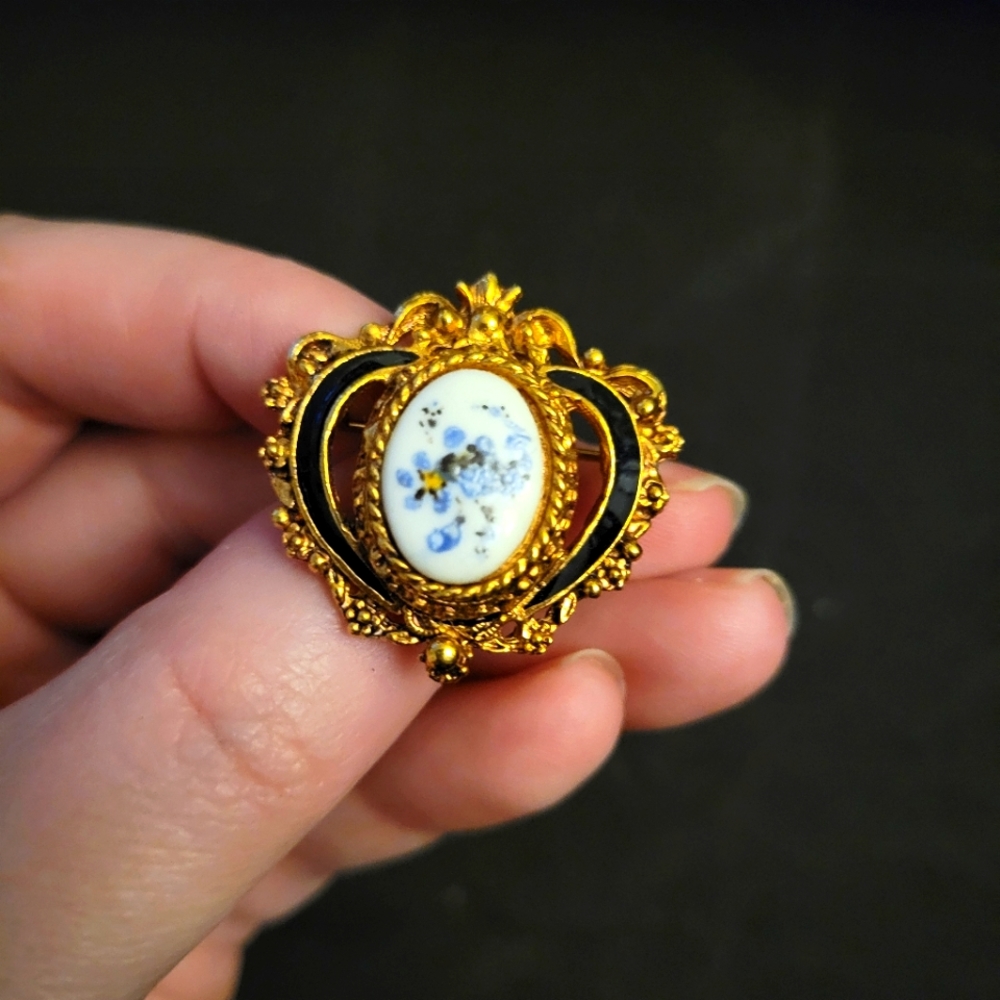 Vintage Ceramic Brooch